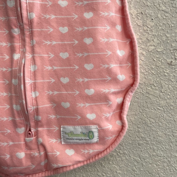 Woombie Pink Baby Swaddle with White Patterns - Picture 2 of 4
